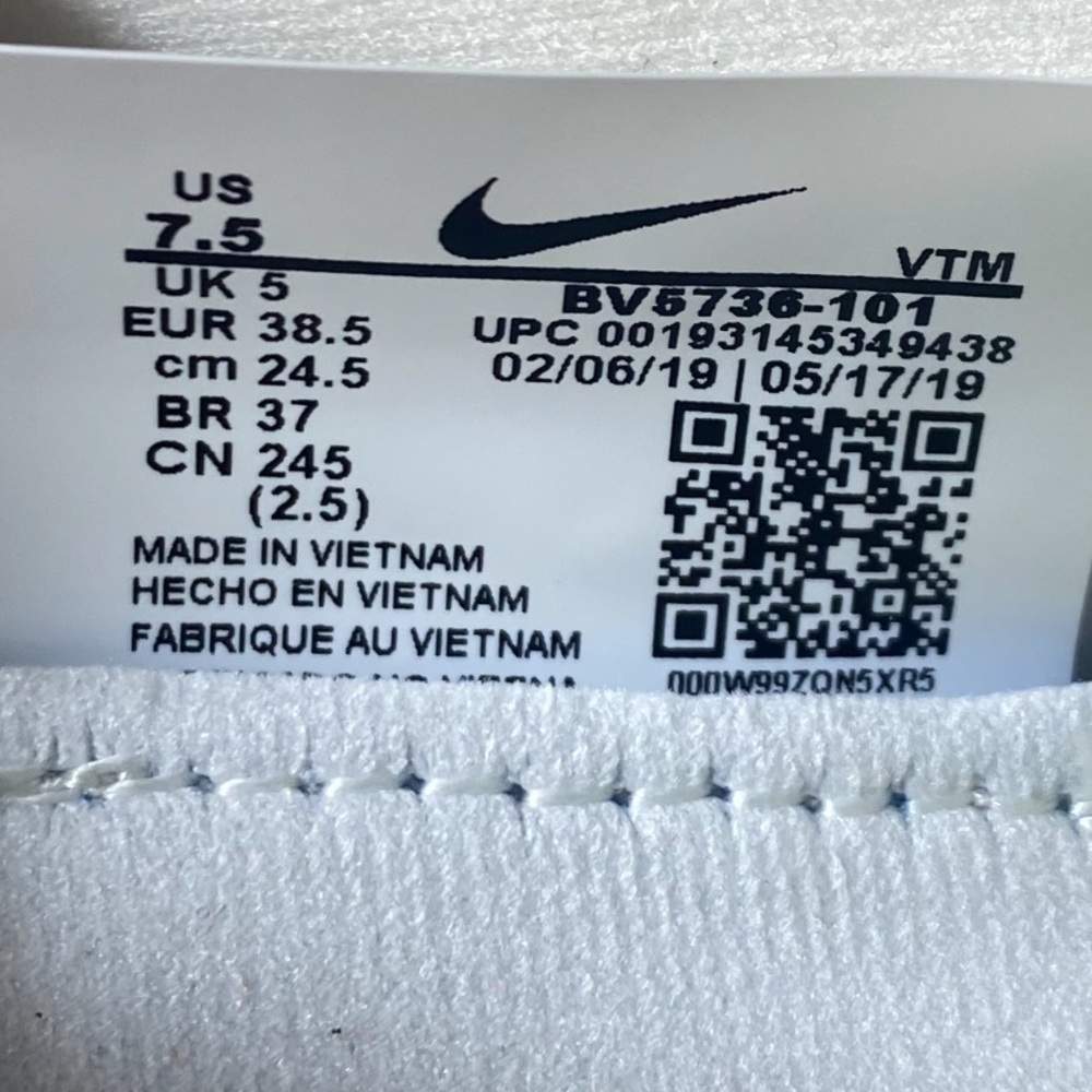 New Nike Odyssey React Flyknit 2 Running Women 7.5 - image 8